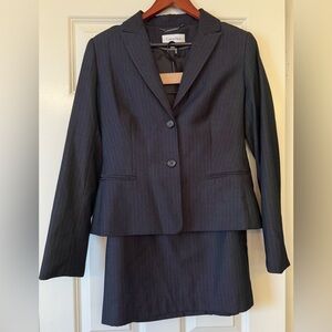 Calvin Klein 2 piece Women’s Pin Stripe Suit Size 8